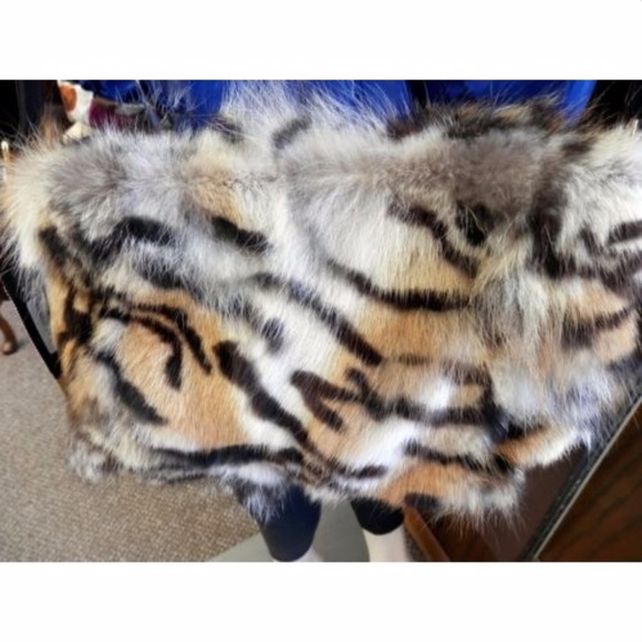 Coyote Fur with Brown Leather - Picture 2 of 4